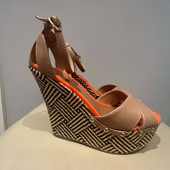 Nude Wedges - Picture 11 of 14